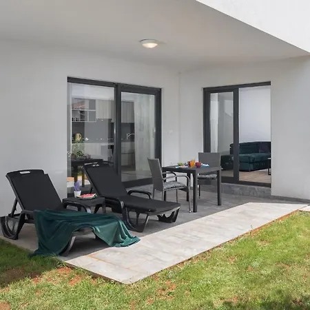 Studio Villa Valla-Free Bikes-Adults Only Fažana