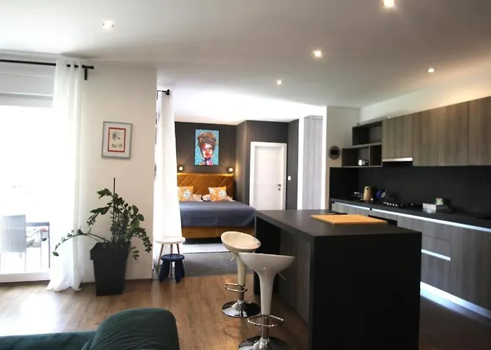 Valla-free Bikes-adults Only