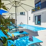 Valla-free Bikes-adults Only Fažana