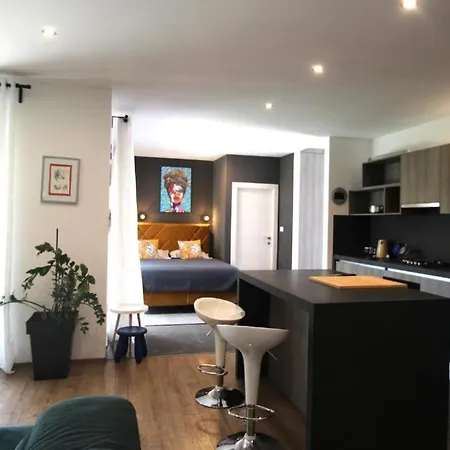 Valla-free Bikes-adults Only